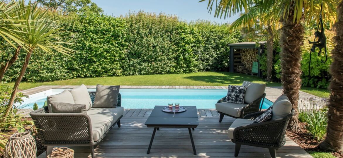 terrasse bois avec piscine