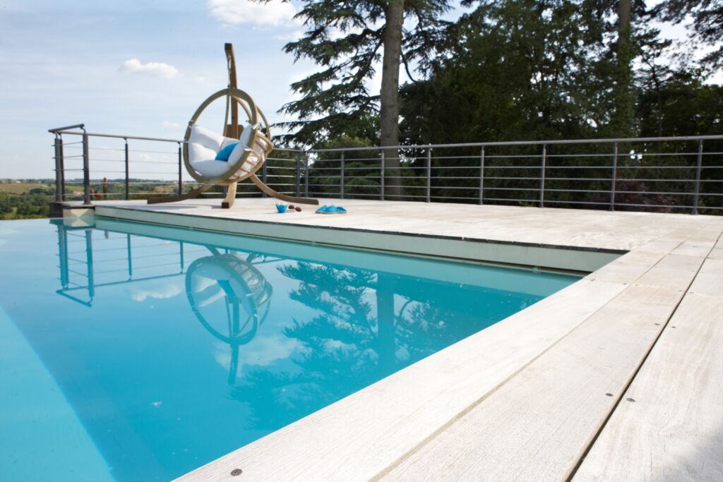 Terrasse bois avec piscine