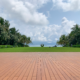 Jardin tropical avec vue sur la mer