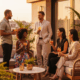 Personnes partageant un apéritif sur une terrasse.