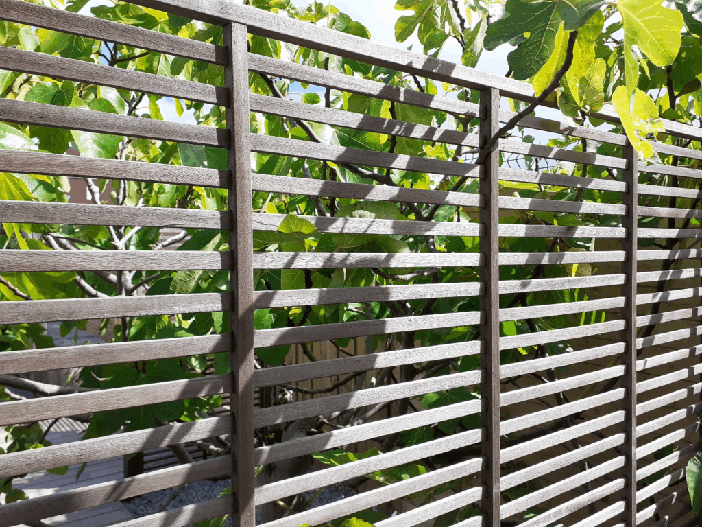 Comment entretenir votre clôture en bois ? Tous nos conseils !