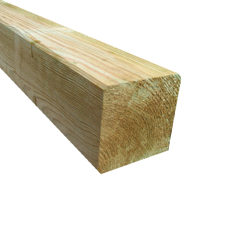 Poutre en bois isolée sur fond blanc.