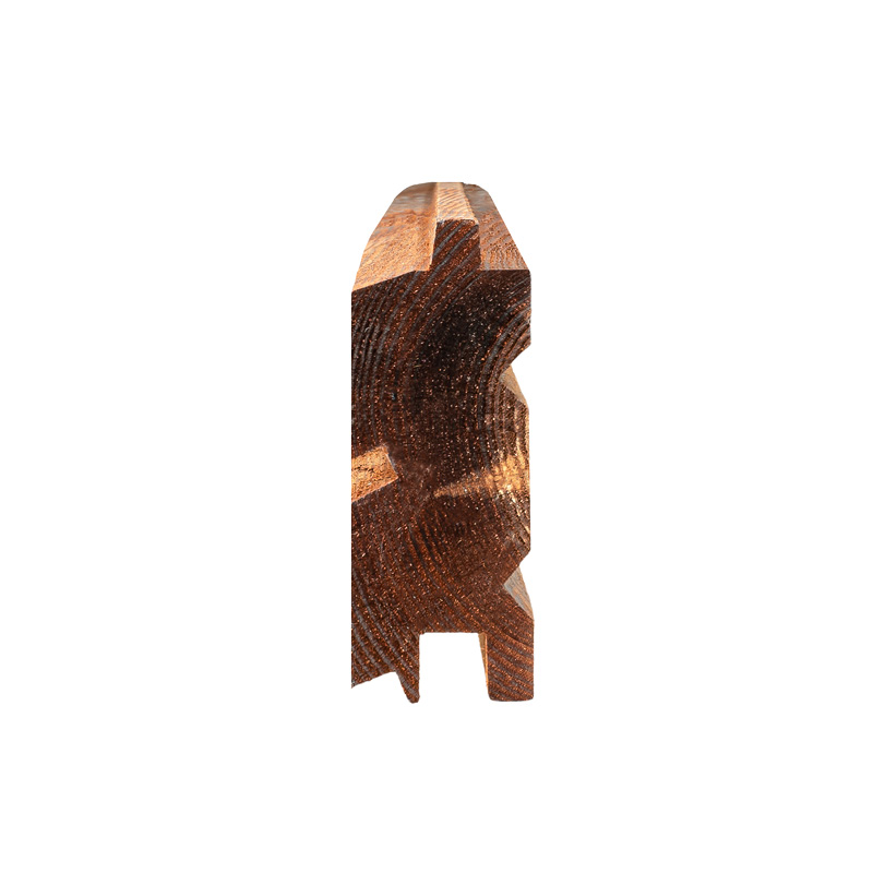 Section transversale de poutre en bois sculptée.