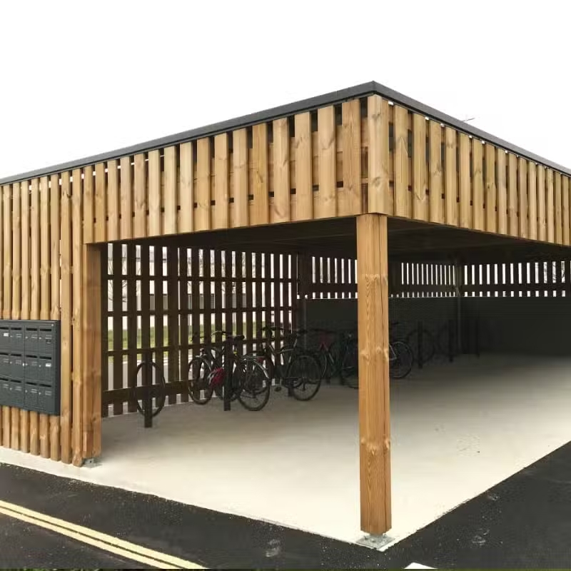 Abri en bois pour vélos sécurisé.
