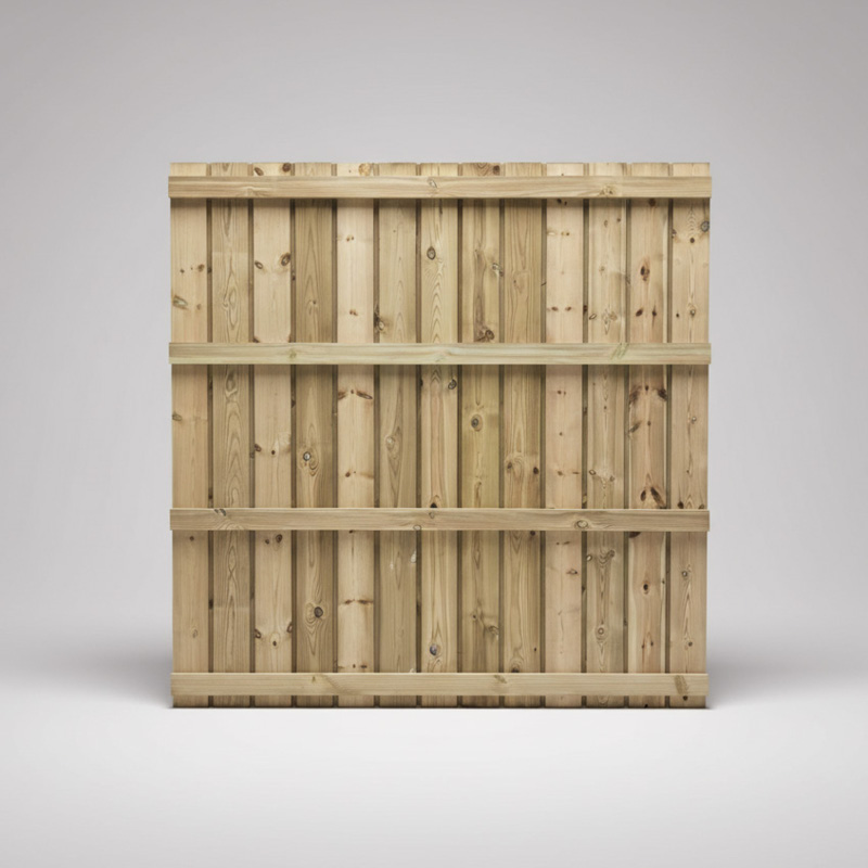 Clôture en bois vertical avec renforts horizontaux.