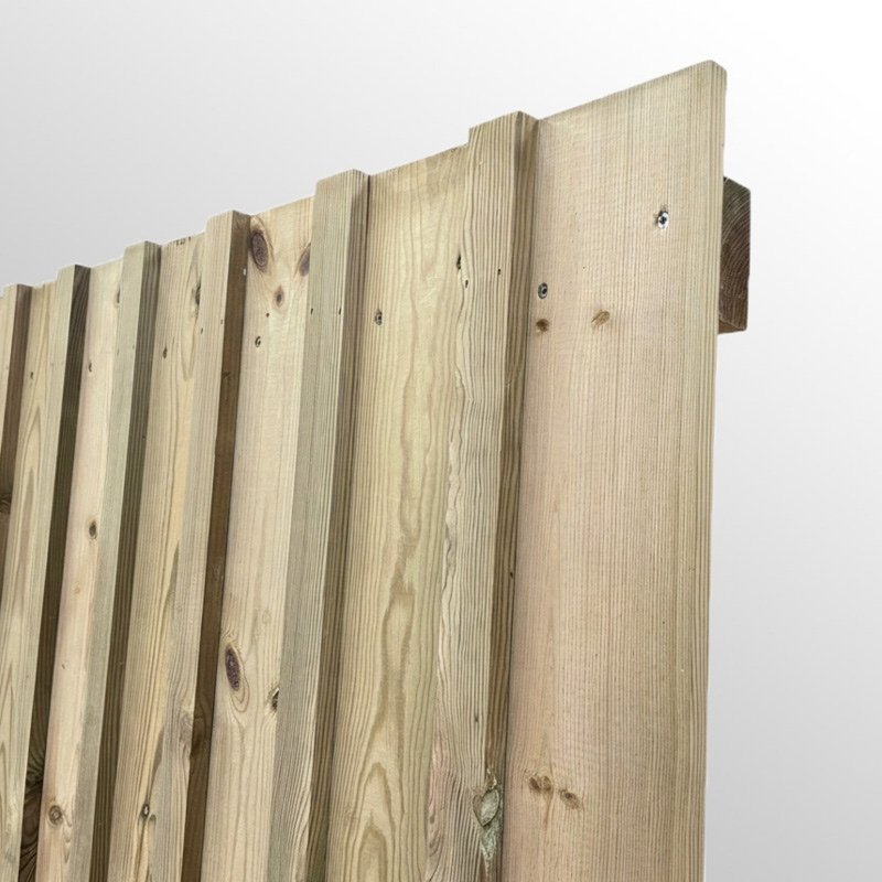 Clôture en bois vue de côté.