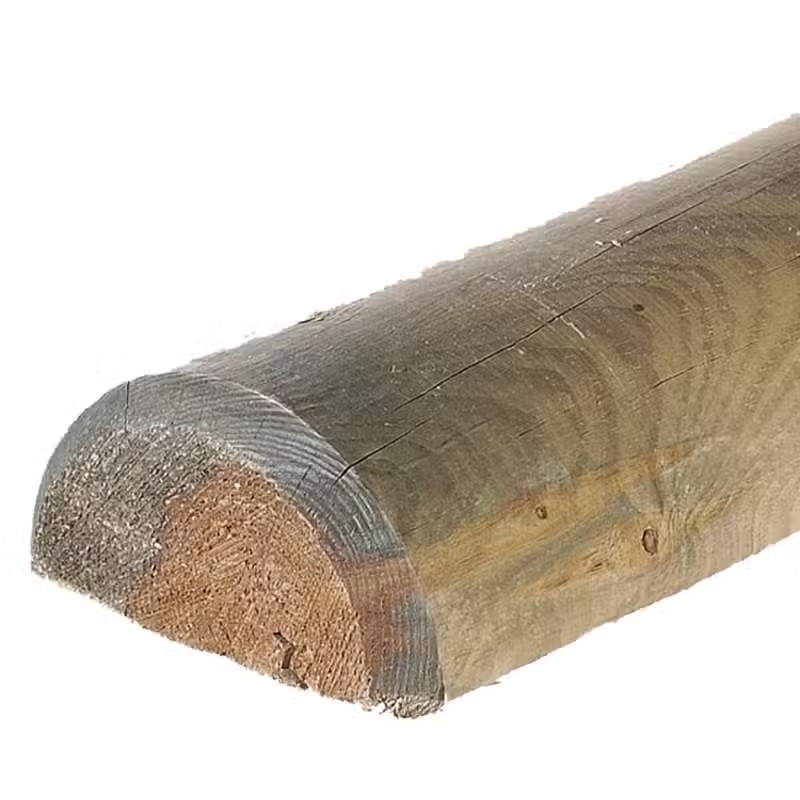 Demi-rondin de bois brut coupé.