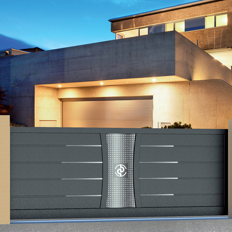 Maison moderne avec portail design la nuit.