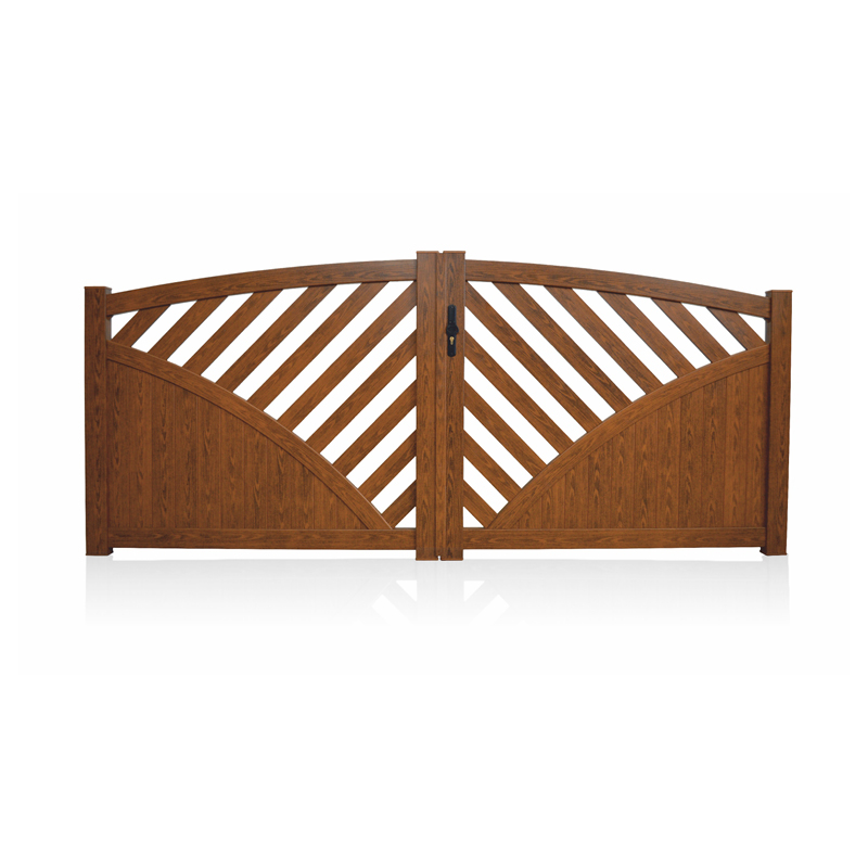 Portail en bois à motifs diagonaux.